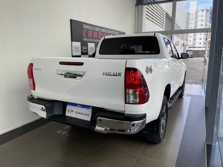 toyota hilux 2.8 d-4d turbo diesel cd sr 4x4 automatico 4p 2023