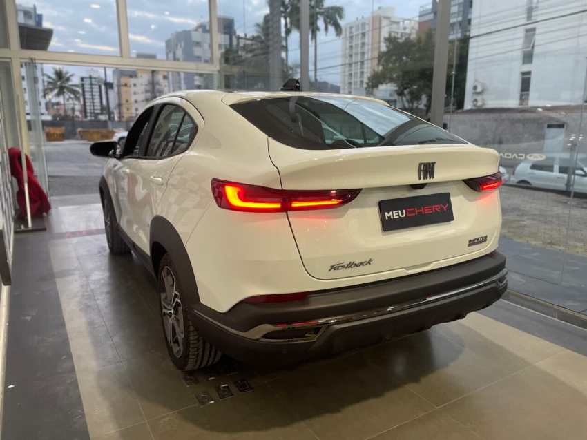 fiat fastback 1.0 turbo 200 flex impetus cvt 4p automatico 2025