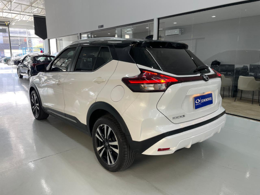 nissan kicks 1.6 16v flexstart exclusive xtronic flex 4p automatico 2024