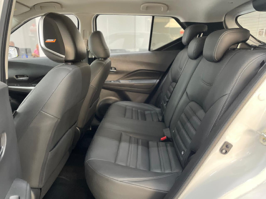 nissan kicks 1.6 16v flexstart exclusive xtronic flex 4p automatico 2024