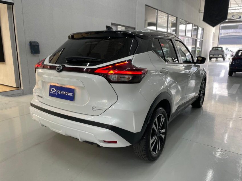 nissan kicks 1.6 16v flexstart exclusive xtronic flex 4p automatico 2024