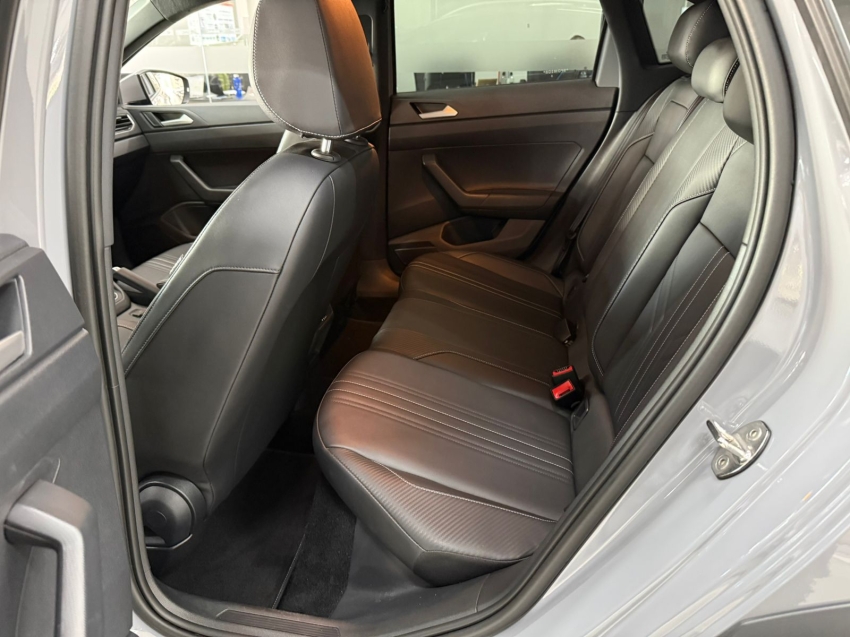 volkswagen nivus 1.0 200 tsi total flex highline automatico 4p 202511