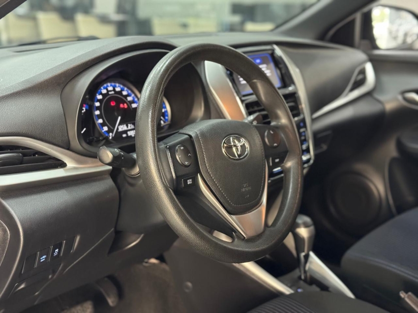 toyota yaris 1.5 16v flex xl plus connect multidrive 4p automatico 202014