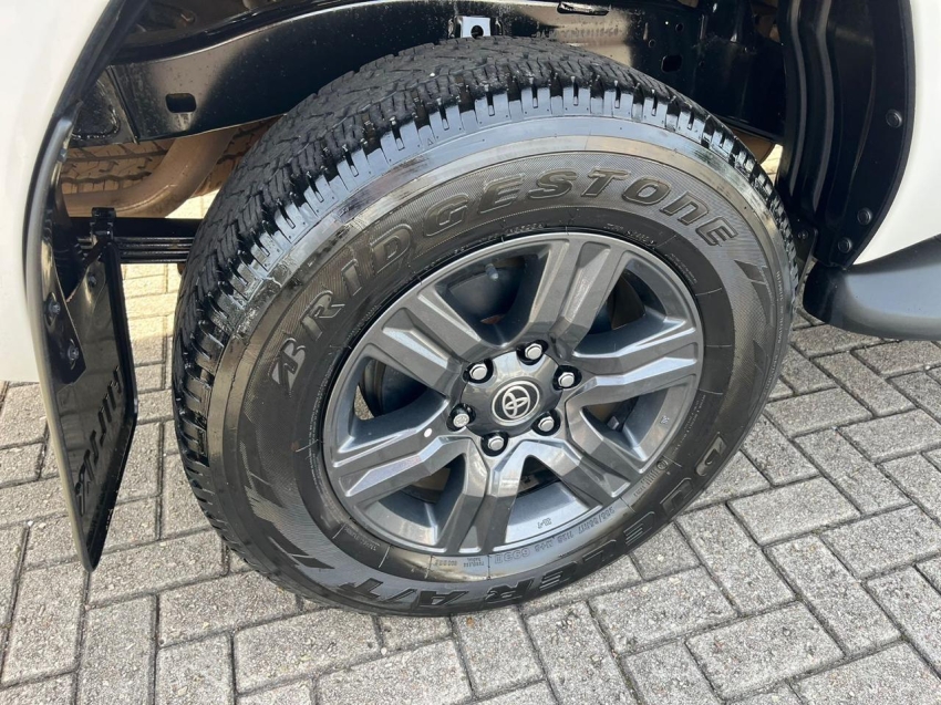 toyota hilux 2.8 d-4d turbo diesel cd sr 4x4 automatico 4p 2024