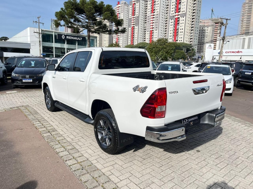 toyota hilux 2.8 d-4d turbo diesel cd sr 4x4 automatico 4p 2024