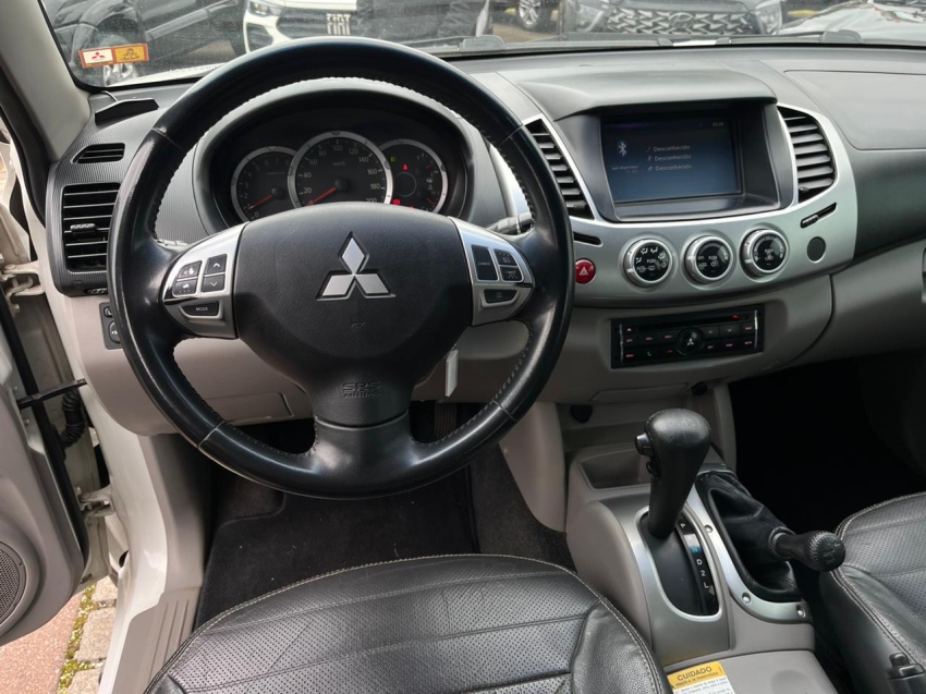 mitsubishi l200 triton 3.5 hpe 4x4 cd v6 24v flex 4p automatico 2013