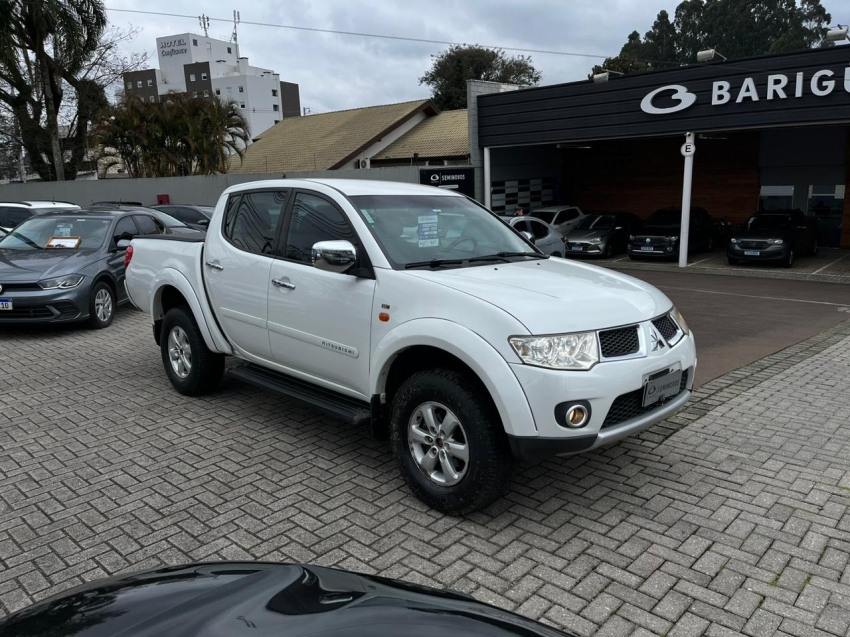 mitsubishi l200 triton 3.5 hpe 4x4 cd v6 24v flex 4p automatico 2013
