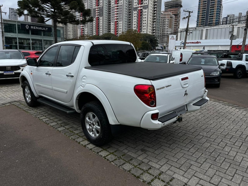 mitsubishi l200 triton 3.5 hpe 4x4 cd v6 24v flex 4p automatico 2013