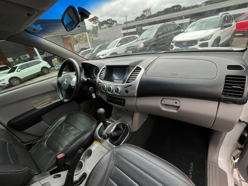 mitsubishi l200 triton 3.5 hpe 4x4 cd v6 24v flex 4p automatico 2013