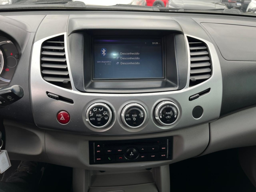 mitsubishi l200 triton 3.5 hpe 4x4 cd v6 24v flex 4p automatico 2013