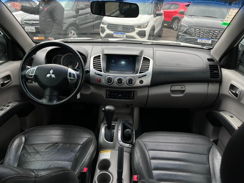 mitsubishi l200 triton 3.5 hpe 4x4 cd v6 24v flex 4p automatico 2013