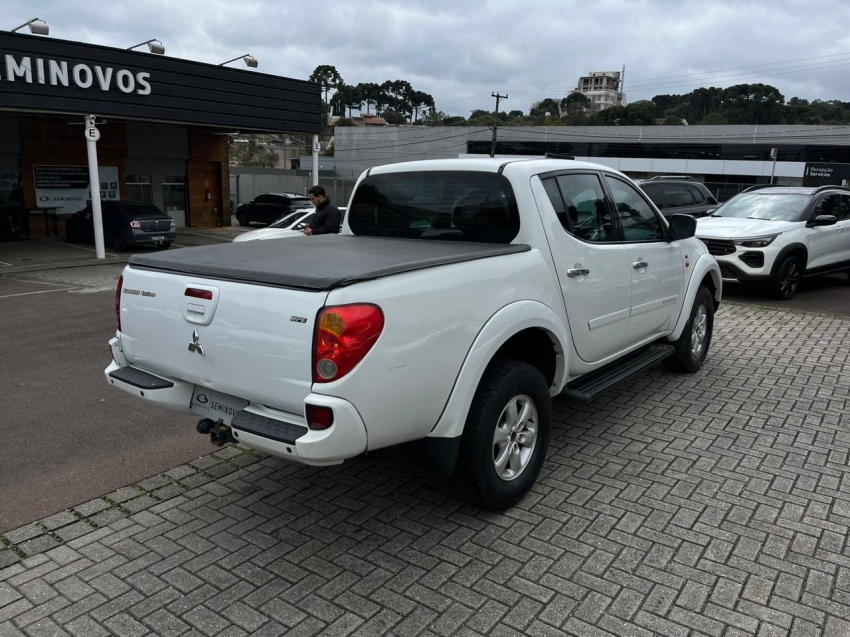 mitsubishi l200 triton 3.5 hpe 4x4 cd v6 24v flex 4p automatico 2013