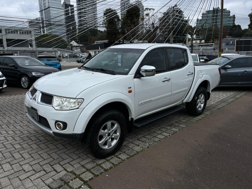 mitsubishi l200 triton 3.5 hpe 4x4 cd v6 24v flex 4p automatico 2013