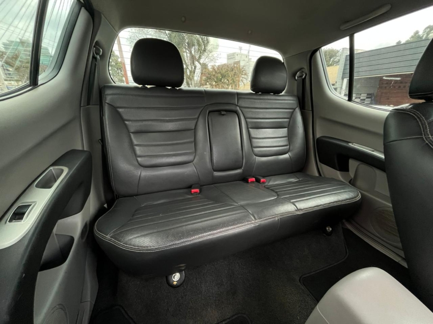 mitsubishi l200 triton 3.5 hpe 4x4 cd v6 24v flex 4p automatico 2013
