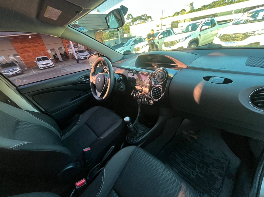 toyota etios 1.5 xs 16v flex 4p manual 2017