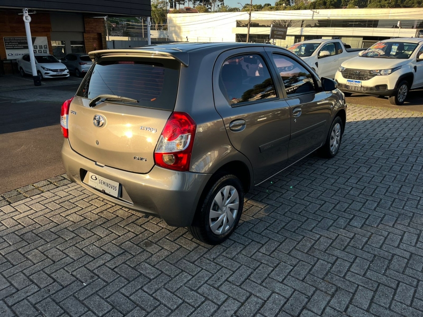 toyota etios 1.5 xs 16v flex 4p manual 2017