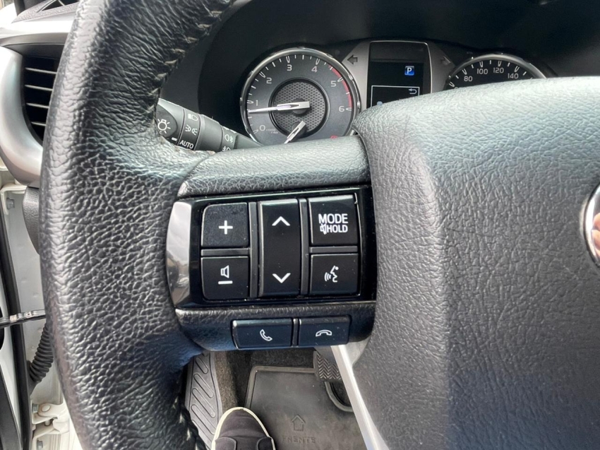 toyota hilux 2.8 d-4d turbo diesel cd sr 4x4 automatico 4p 2024