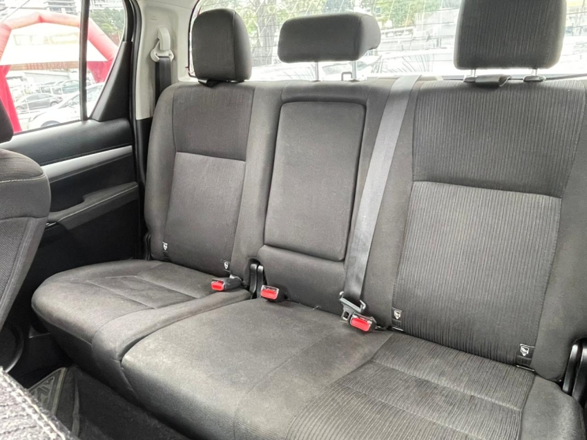 toyota hilux 2.8 d-4d turbo diesel cd sr 4x4 automatico 4p 2024