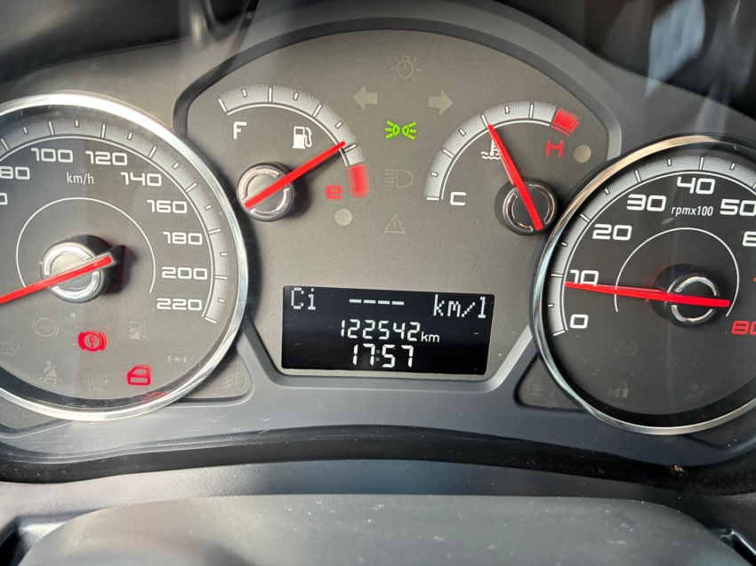 fiat grand siena 1.4 mpi attractive 8v flex 4p manual 201411