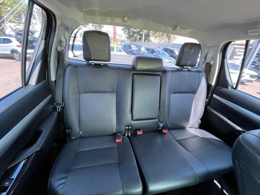 toyota hilux 2.8 d-4d turbo diesel cd srx 4x4 automatico 4p 202318