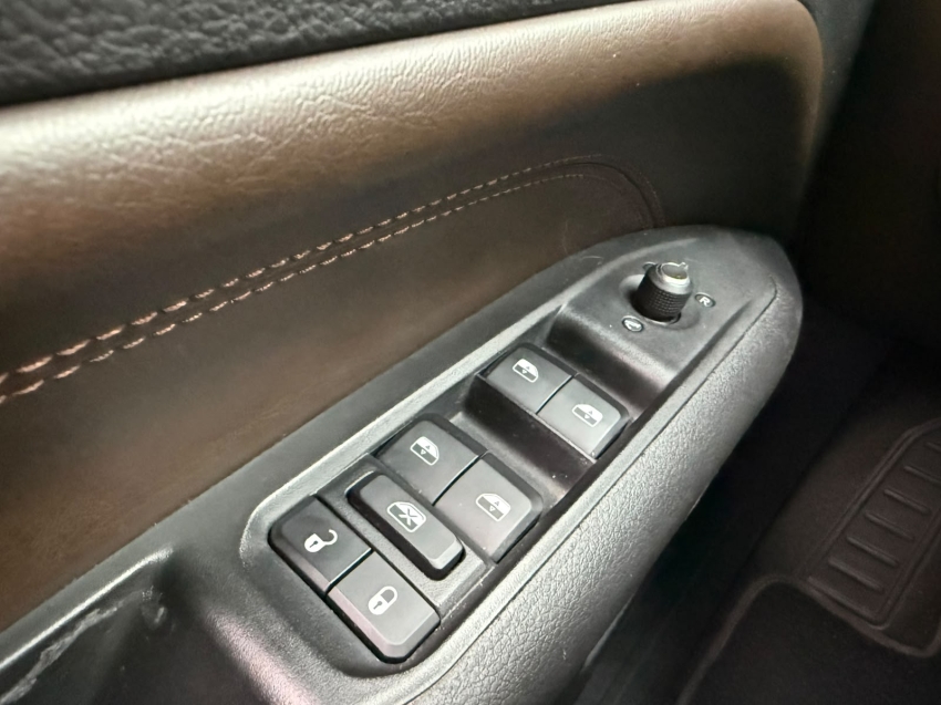 jeep commander 2.0 td380 turbo diesel overland at9 4p automatico 202220