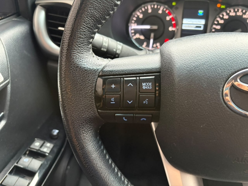 toyota hilux 2.8 d-4d turbo diesel cd sr 4x4 automatico 4p 202511