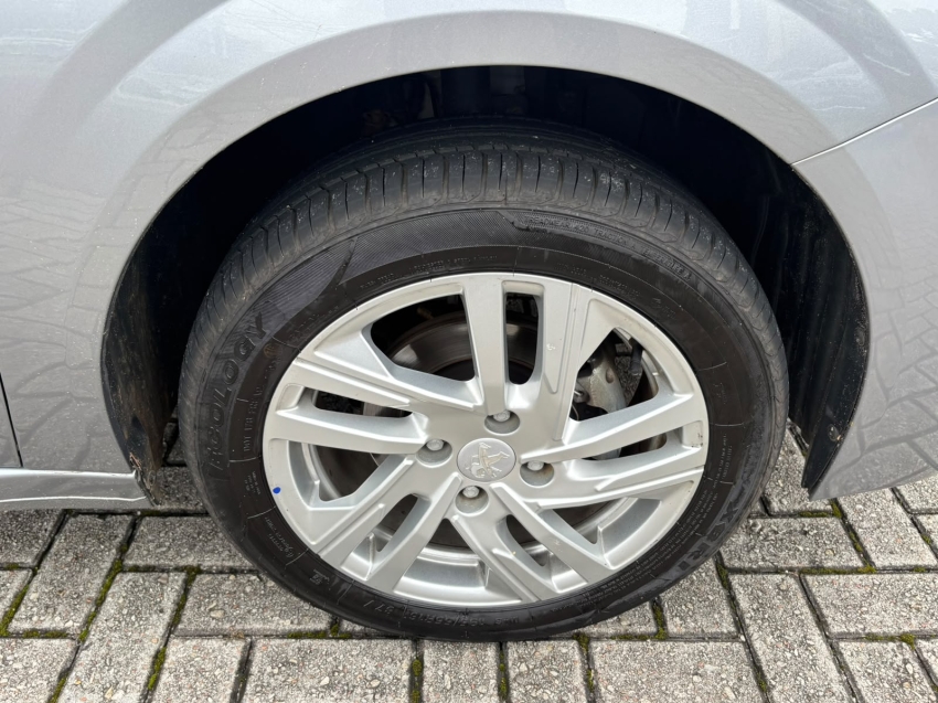 peugeot 208 1.6 16v flex active at6 4p automatico 202420