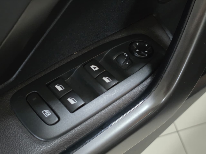 peugeot 2008 1.6 16v flex griffe 4p automatico 201717