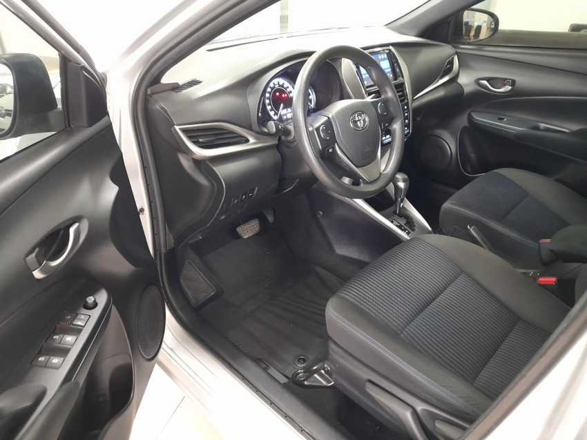 toyota yaris 1.5 16v flex xl plus connect multidrive 4p automatico 2021