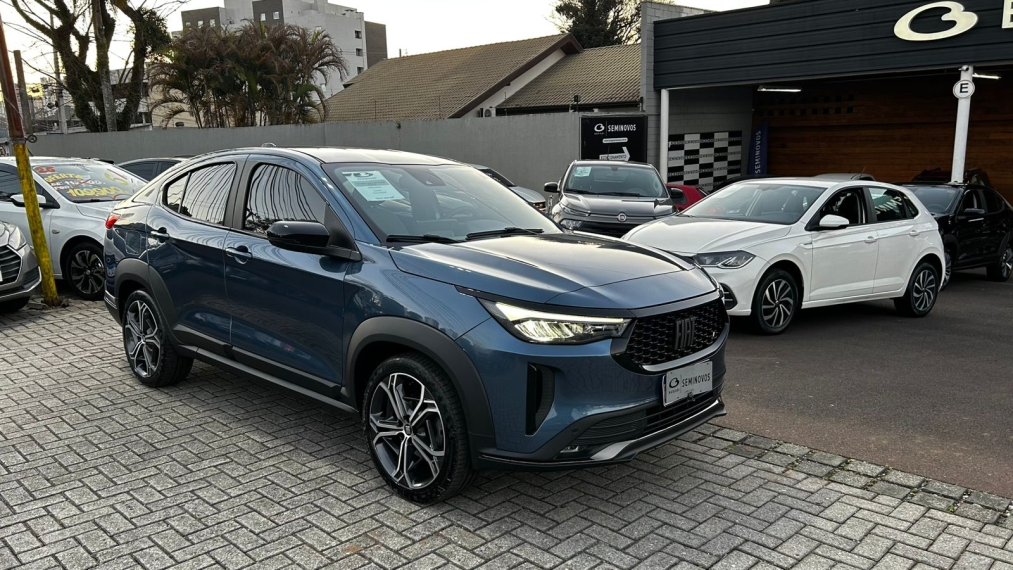 fiat fastback 1.0 turbo 200 hybrid impetus cvt hibrido 4p automatico 2025