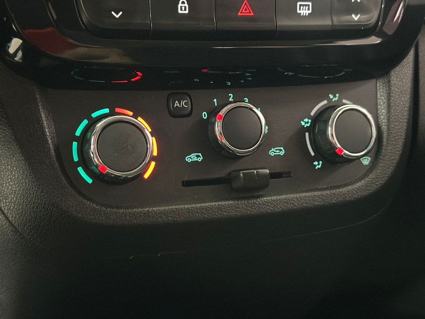 renault kwid 1.0 12v sce flex outsider manual 4p 202313