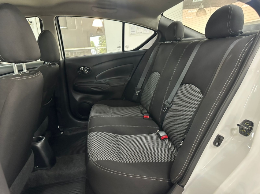 nissan versa 1.6 16v flexstart sv 4p xtronic flex automatico 202014