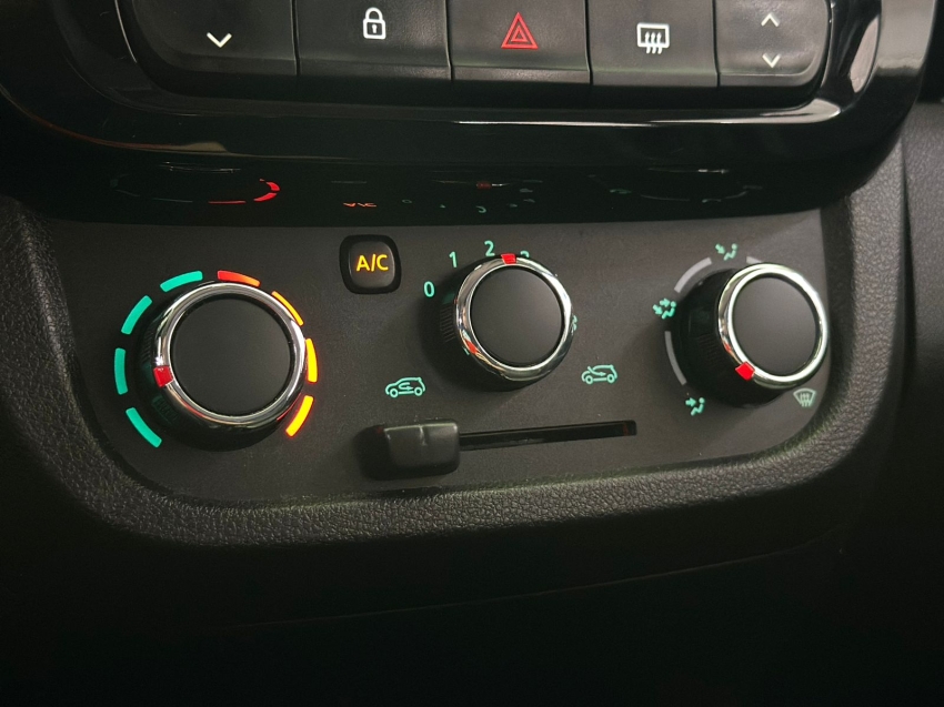 kwid outsider 1.0 12v9