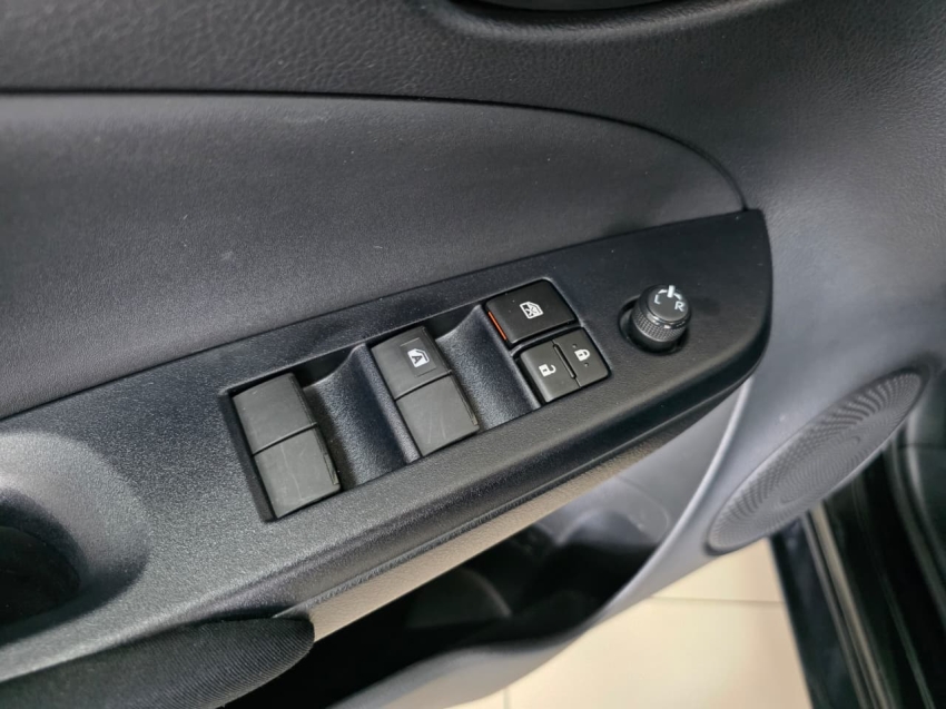 toyota yaris 1.5 16v flex xl multidrive 4p automatico 202516