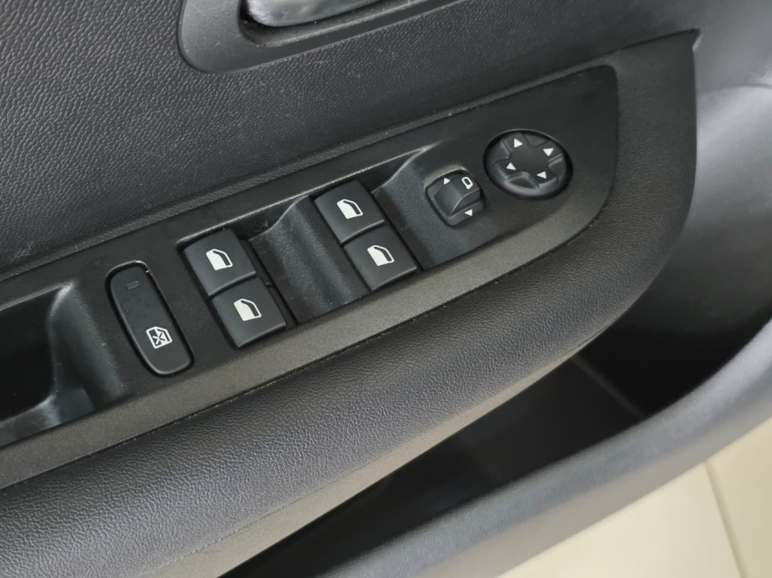 peugeot 208 1.0 turbo 200 flex griffe cvt 4p automatico 202417