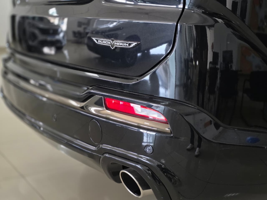jeep commander 2.0 hurricane 4 turbo gasolina blackhawk at9 4p automatico 202521