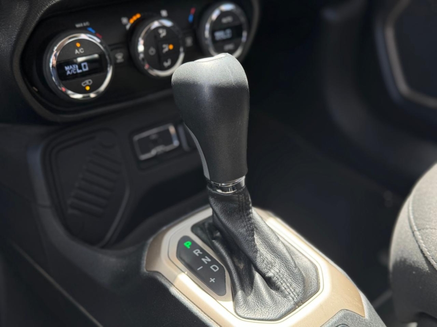 jeep renegade 1.8 16v flex longitude 4p automatico 201613