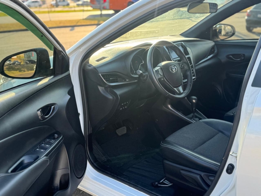 toyota yaris 1.5 16v flex xs multidrive 4p automatico 20248