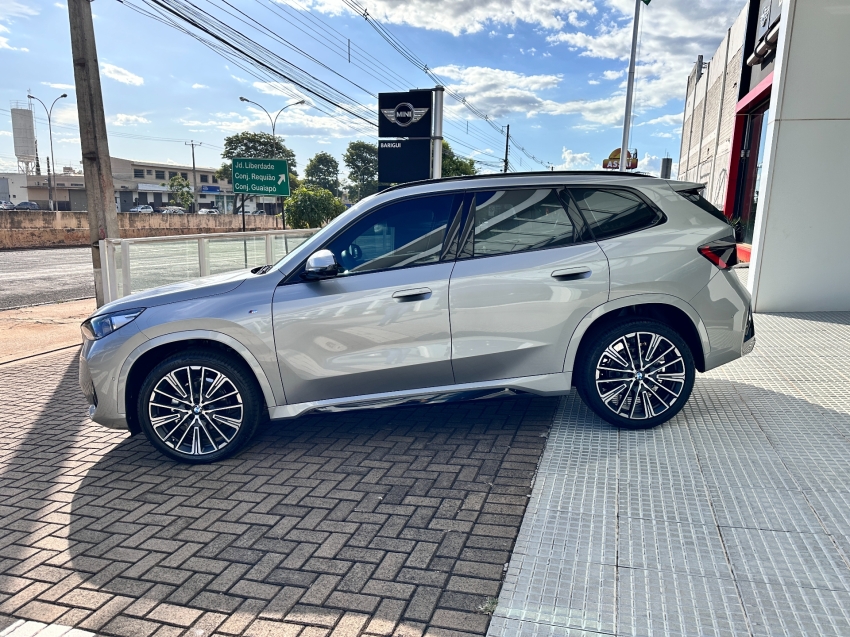 bmw x1 2.0 16v turbo gasolina sdrive20i m sport steptronic 5p automatico 2025