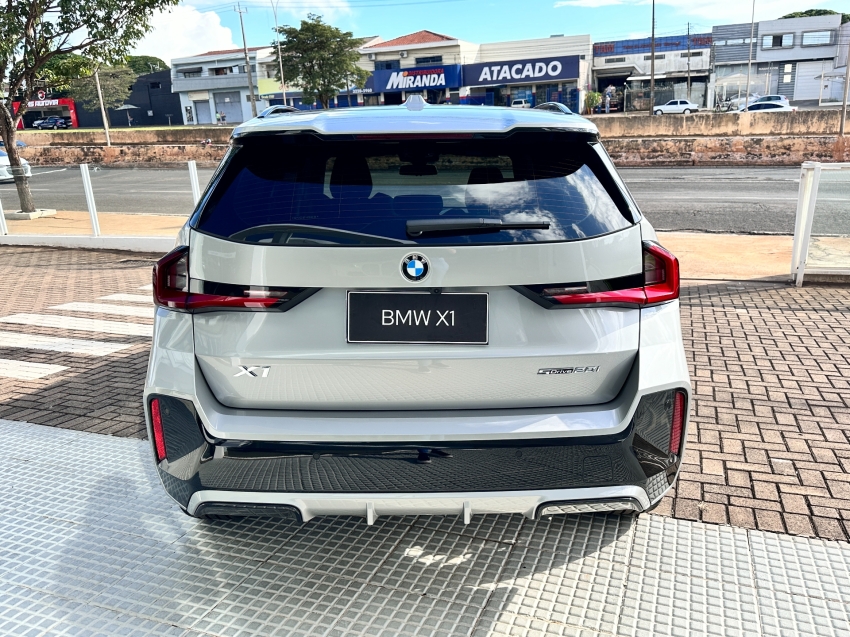 bmw x1 2.0 16v turbo gasolina sdrive20i m sport steptronic 5p automatico 2025