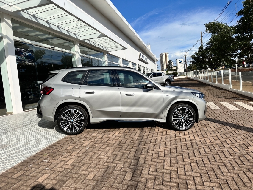 bmw x1 2.0 16v turbo gasolina sdrive20i m sport steptronic 5p automatico 2025