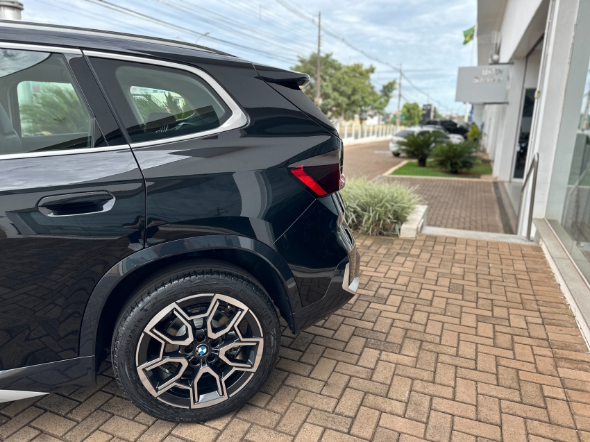 bmw x1 2.0 16v turbo gasolina sdrive20i x-line steptronic 5p automatico 2025