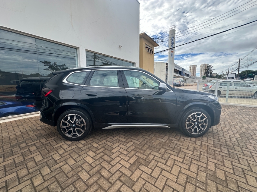 bmw x1 2.0 16v turbo gasolina sdrive20i x-line steptronic 5p automatico 2025