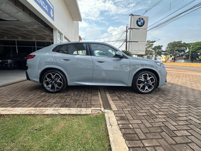 bmw ix2 64,8 kw eletrico xdrive30 m sport 2.0 4p automatico 2025