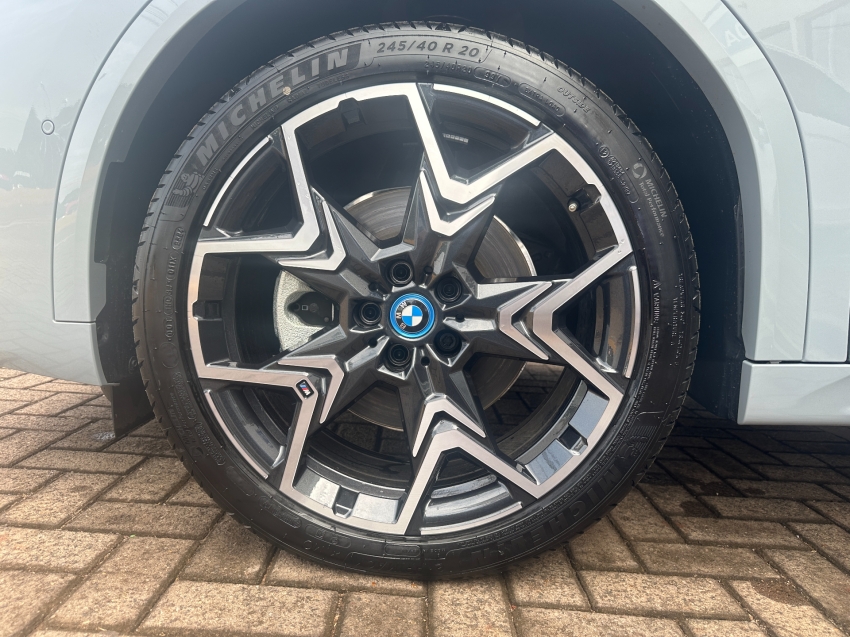 bmw ix2 64,8 kw eletrico xdrive30 m sport 2.0 4p automatico 2025