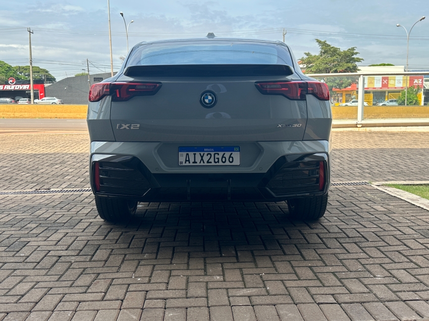 bmw ix2 64,8 kw eletrico xdrive30 m sport 2.0 4p automatico 2025