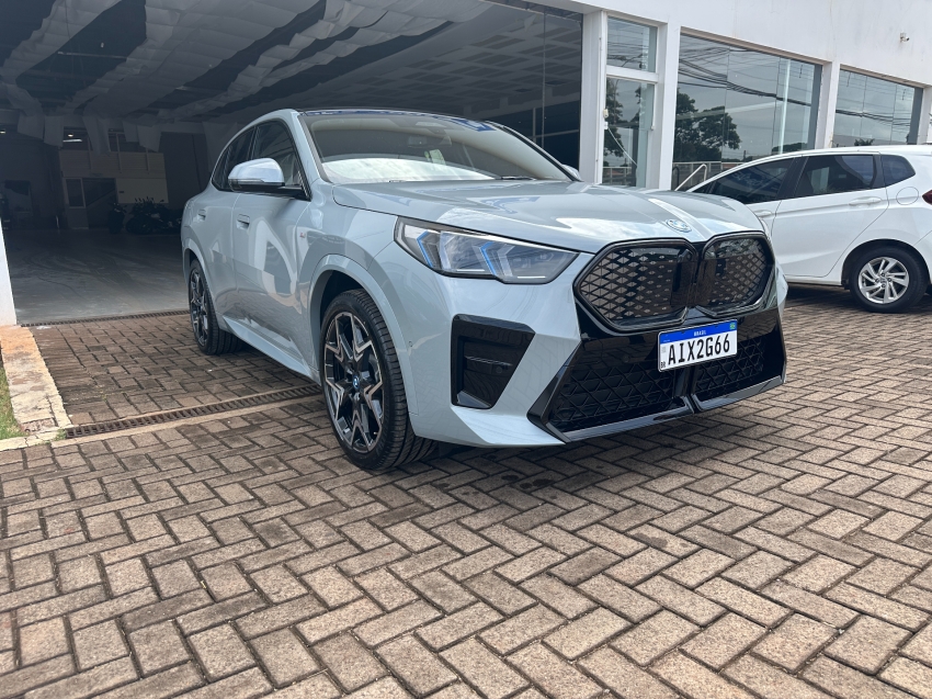bmw ix2 64,8 kw eletrico xdrive30 m sport 2.0 4p automatico 2025