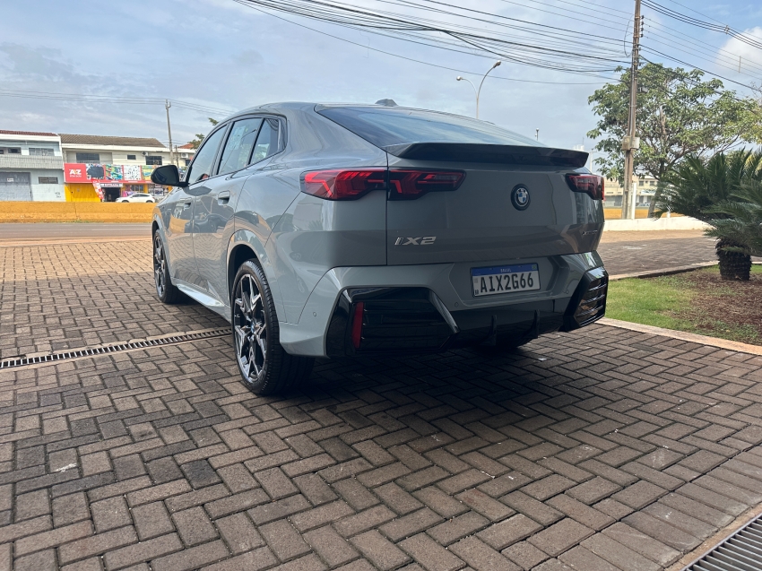 bmw ix2 64,8 kw eletrico xdrive30 m sport 2.0 4p automatico 2025