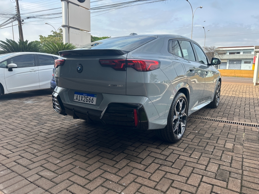 bmw ix2 64,8 kw eletrico xdrive30 m sport 2.0 4p automatico 2025