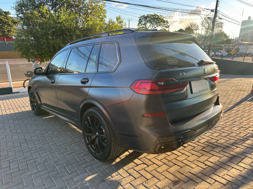bmw x7 4.4 v8 gasolina m50i dark shadow edition steptronic 3.0 4p automatico 2021